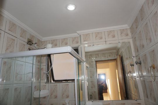 Banheiro de apartamento para alugar com 2 quartos, 53m² em Jardim Vitória, Embu das Artes