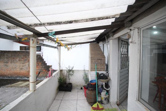 Varanda de casa à venda com 4 quartos, 125m² em Vila Jardim, Porto Alegre