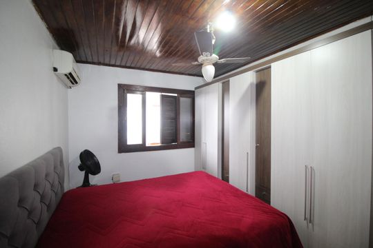 Quarto 2 de casa à venda com 4 quartos, 125m² em Vila Jardim, Porto Alegre