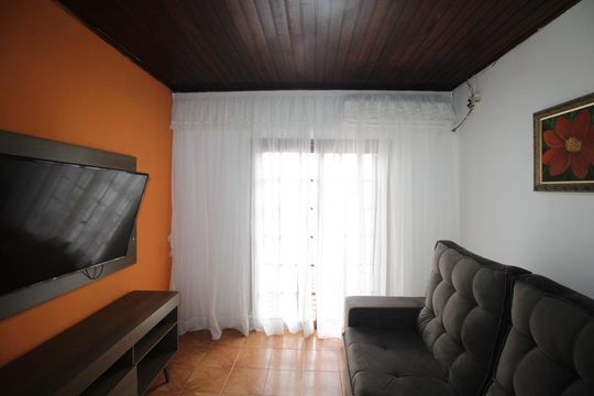 Sala de casa à venda com 4 quartos, 125m² em Vila Jardim, Porto Alegre