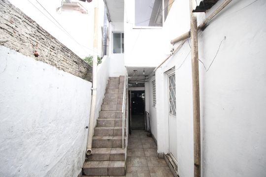 Kitnet de casa à venda com 4 quartos, 125m² em Vila Jardim, Porto Alegre
