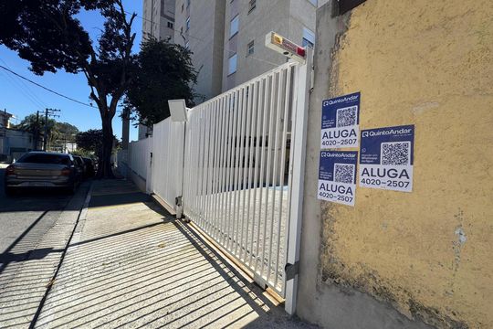 Fachada com PLACA de apartamento para alugar com 2 quartos, 47m² em Vila Osasco, Osasco