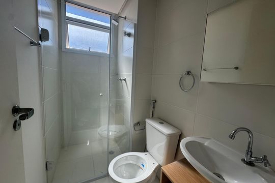 Banheiro de apartamento para alugar com 2 quartos, 47m² em Vila Osasco, Osasco