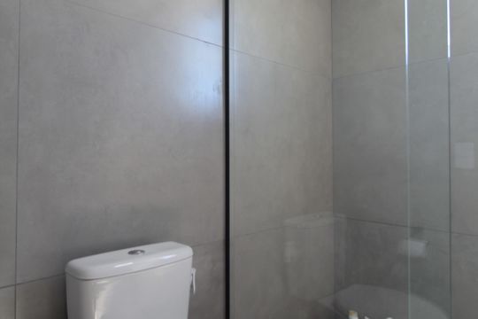 Banheiro de apartamento à venda com 1 quarto, 45m² em Bandeirantes (pampulha), Belo Horizonte