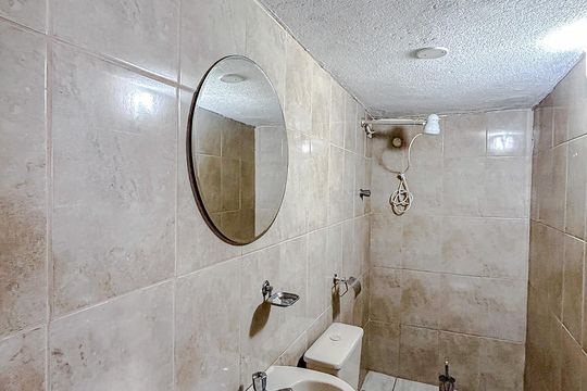 Banheiro de serviço de casa à venda com 2 quartos, 155m² em Vila Santa Isabel, São Paulo