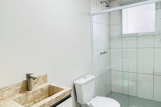 Banheiro de apartamento para alugar com 2 quartos, 82m² em Parque Esplanada do Embu, Embu das Artes