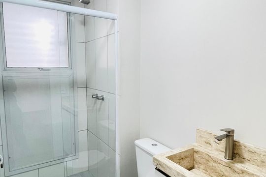 Banheiro de apartamento para alugar com 2 quartos, 82m² em Parque Esplanada do Embu, Embu das Artes