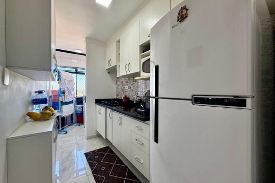 Cozinha de apartamento à venda com 2 quartos, 52m² em Jardim Casablanca, São Paulo