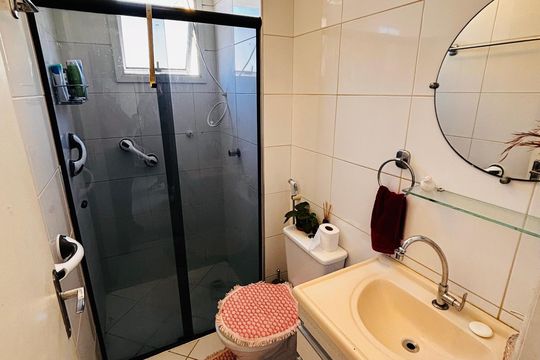 Banheiro de apartamento à venda com 2 quartos, 55m² em Conceicao, Osasco
