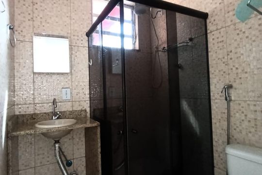 Banheiro de casa para alugar com 1 quarto, 25m² em Piam, Belford Roxo