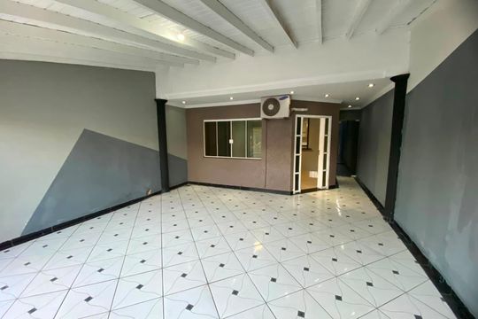 Garagem de casa para alugar com 4 quartos, 209m² em Jardim Joao Paulo II, Sumaré