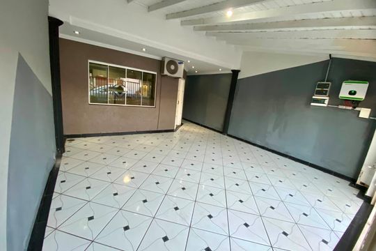 Garagem de casa para alugar com 4 quartos, 209m² em Jardim Joao Paulo II, Sumaré
