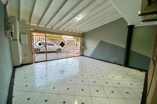 Garagem de casa para alugar com 4 quartos, 209m² em Jardim Joao Paulo II, Sumaré