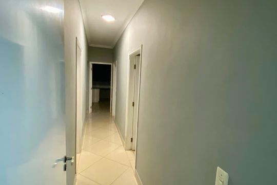 Corredor de casa para alugar com 4 quartos, 209m² em Jardim Joao Paulo II, Sumaré
