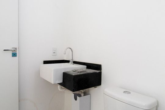Banheiro de kitnet/studio à venda com 1 quarto, 25m² em Pinheiros, São Paulo