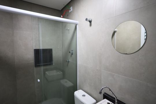 Banheiro de casa para alugar com 1 quarto, 45m² em Bussocaba, Osasco