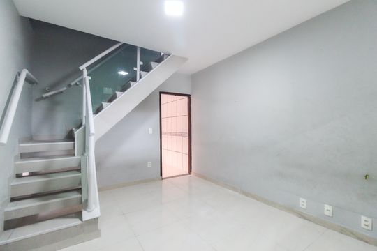 Casa para alugar com 5 quartos, 250m² em Limoeiro, São Paulo