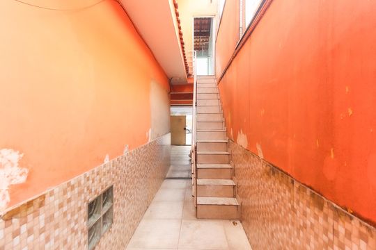 Corredor Externo de casa para alugar com 5 quartos, 250m² em Limoeiro, São Paulo