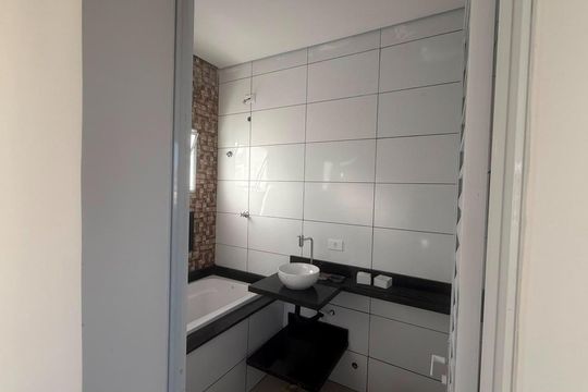 Banheiro de casa para alugar com 2 quartos, 110m² em Vila Fidalgo, São Paulo