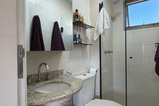 Banheiro da suíte 2 de apartamento à venda com 3 quartos, 83m² em Barra Olímpica, Rio de Janeiro