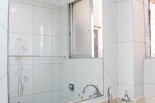 Banheiro de kitnet/studio para alugar com 1 quarto, 38m² em Centro Histórico, Porto Alegre