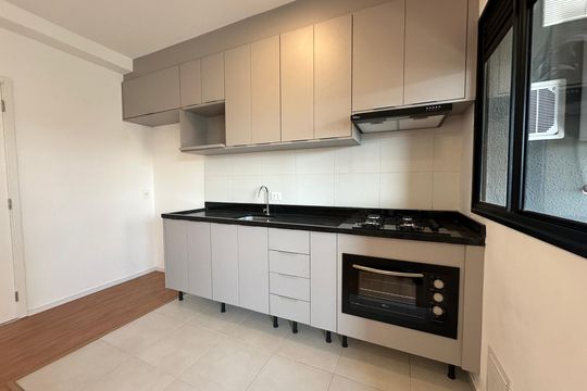 Cozinha de apartamento para alugar com 1 quarto, 48m² em Vila Pindorama, Barueri