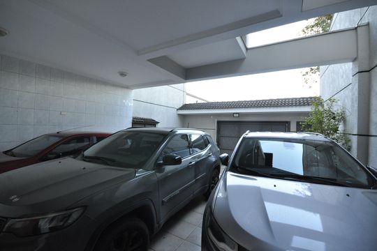 Garagem de casa à venda com 3 quartos, 253m² em Horto Florestal, São Paulo