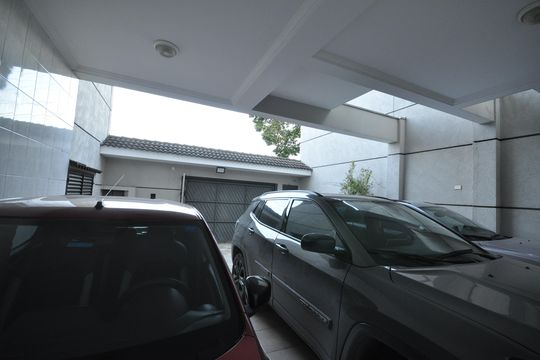 Garagem de casa à venda com 3 quartos, 253m² em Horto Florestal, São Paulo