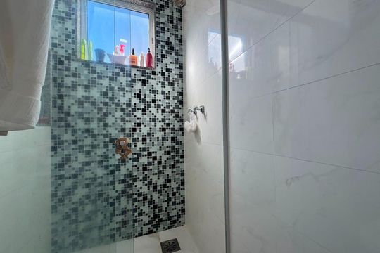 Banheiro de apartamento à venda com 3 quartos, 216m² em Recreio dos Bandeirantes, Rio de Janeiro