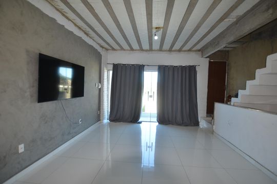 Casa à venda com 3 quartos, 70m² em Vila Valqueire, Rio de Janeiro