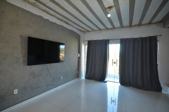 Sala de casa à venda com 3 quartos, 70m² em Vila Valqueire, Rio de Janeiro