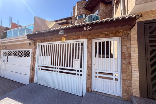Fachada de casa à venda com 3 quartos, 316m² em Jardim Las Vegas, Santo André