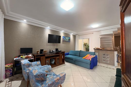 Casa à venda com 3 quartos, 316m² em Jardim Las Vegas, Santo André