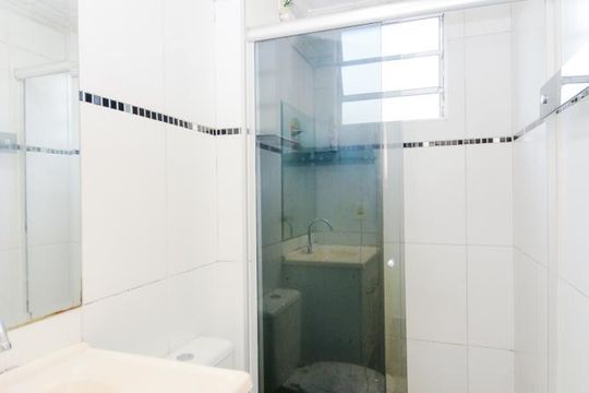 Banheiro de apartamento para alugar com 2 quartos, 47m² em Morros, Guarulhos