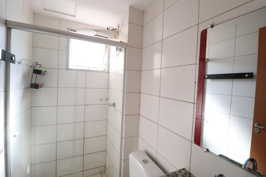 Banheiro Social de apartamento para alugar com 2 quartos, 55m² em Presidente Roosevelt, Uberlândia