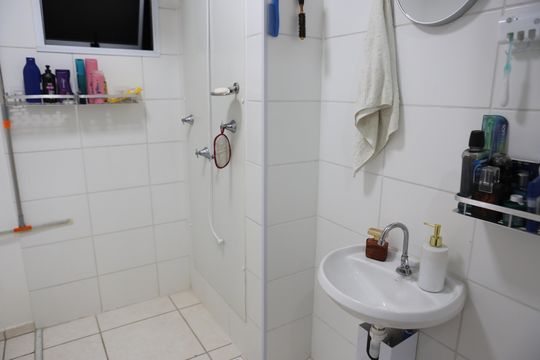 Banheiro de apartamento para alugar com 1 quarto, 48m² em Novo Riacho, Contagem