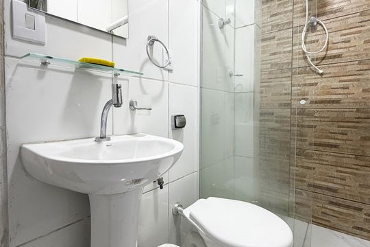 Banheiro de apartamento para alugar com 1 quarto, 40m² em Embaré, Santos