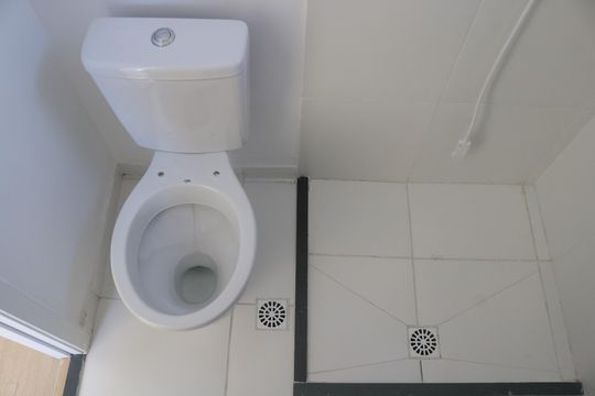 Banheiro de kitnet/studio para alugar com 1 quarto, 19m² em Água Branca, São Paulo