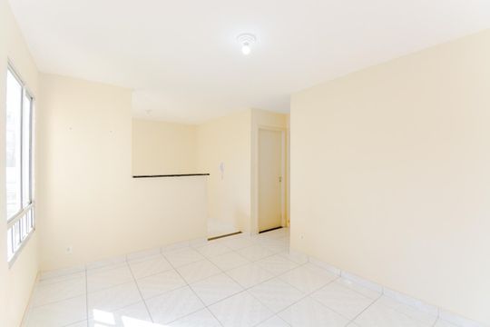 Sala de apartamento para alugar com 2 quartos, 45m² em Água Chata, Guarulhos