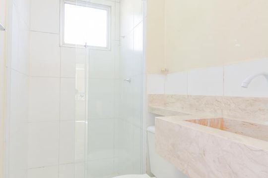Banheiro de apartamento para alugar com 2 quartos, 45m² em Água Chata, Guarulhos