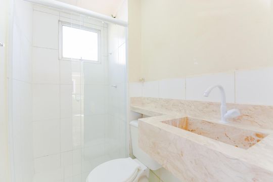 Banheiro de apartamento para alugar com 2 quartos, 45m² em Água Chata, Guarulhos
