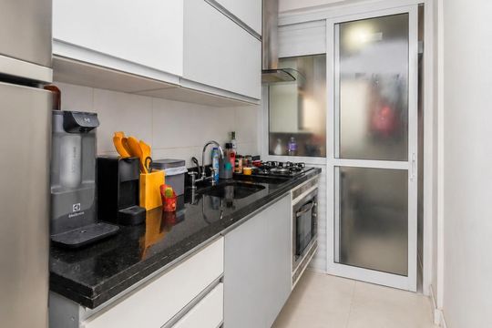 Cozinha de apartamento para alugar com 2 quartos, 58m² em Jardim do Salso, Porto Alegre