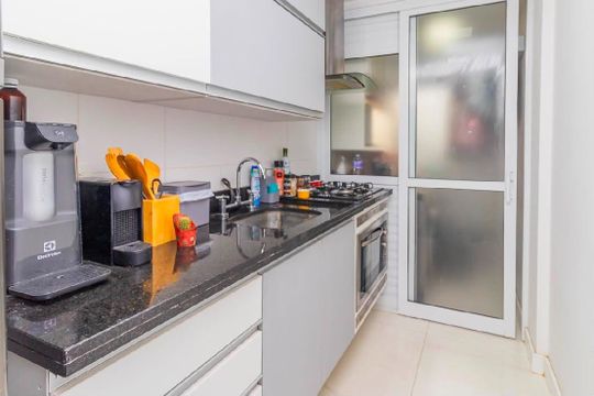 Cozinha de apartamento à venda com 2 quartos, 58m² em Jardim do Salso, Porto Alegre