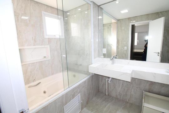 Banheiro da Suíte de apartamento para alugar com 4 quartos, 125m² em Jardim Alvorada, São José dos Campos