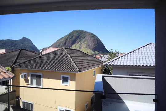 VISTA  DO QUARTO  SUITE 4 de casa à venda com 4 quartos, 250m² em Vargem Pequena, Rio de Janeiro