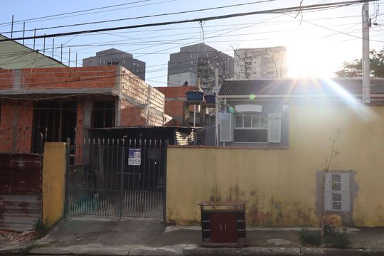 Fachada  de casa para alugar com 2 quartos, 80m² em Vila Bela, São Paulo