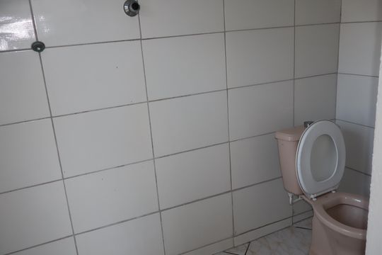 Banheiro de casa para alugar com 2 quartos, 80m² em Vila Bela, São Paulo
