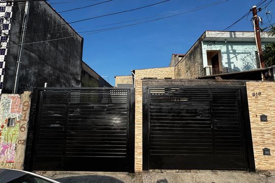 Fachada de casa à venda com 3 quartos, 240m² em Parque Oratório, Santo André