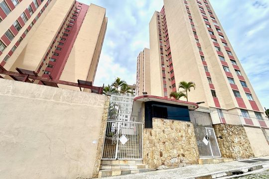 Fachada do prédio  de apartamento à venda com 2 quartos, 75m² em Vila das Palmeiras, Guarulhos