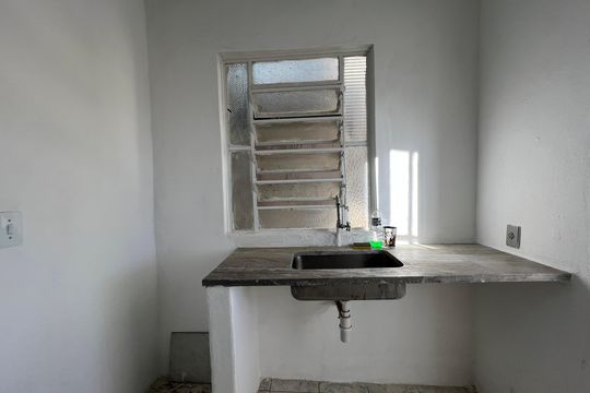 Cozinha de casa para alugar com 1 quarto, 55m² em Novo Glória, Belo Horizonte